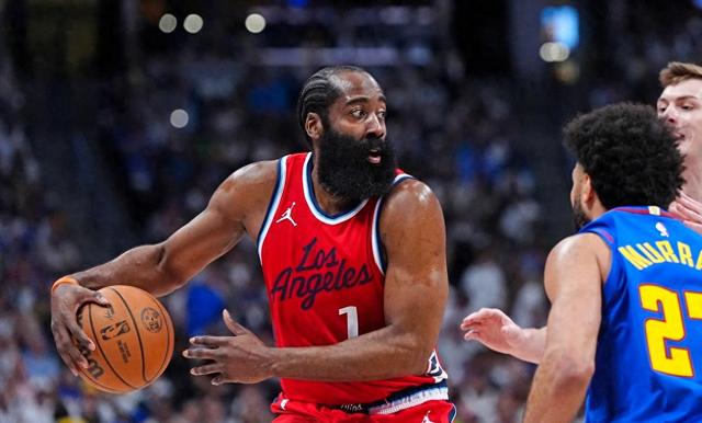 关于快船队惨败后更衣室爆发冲突，主帅回应，社会问题.的信息