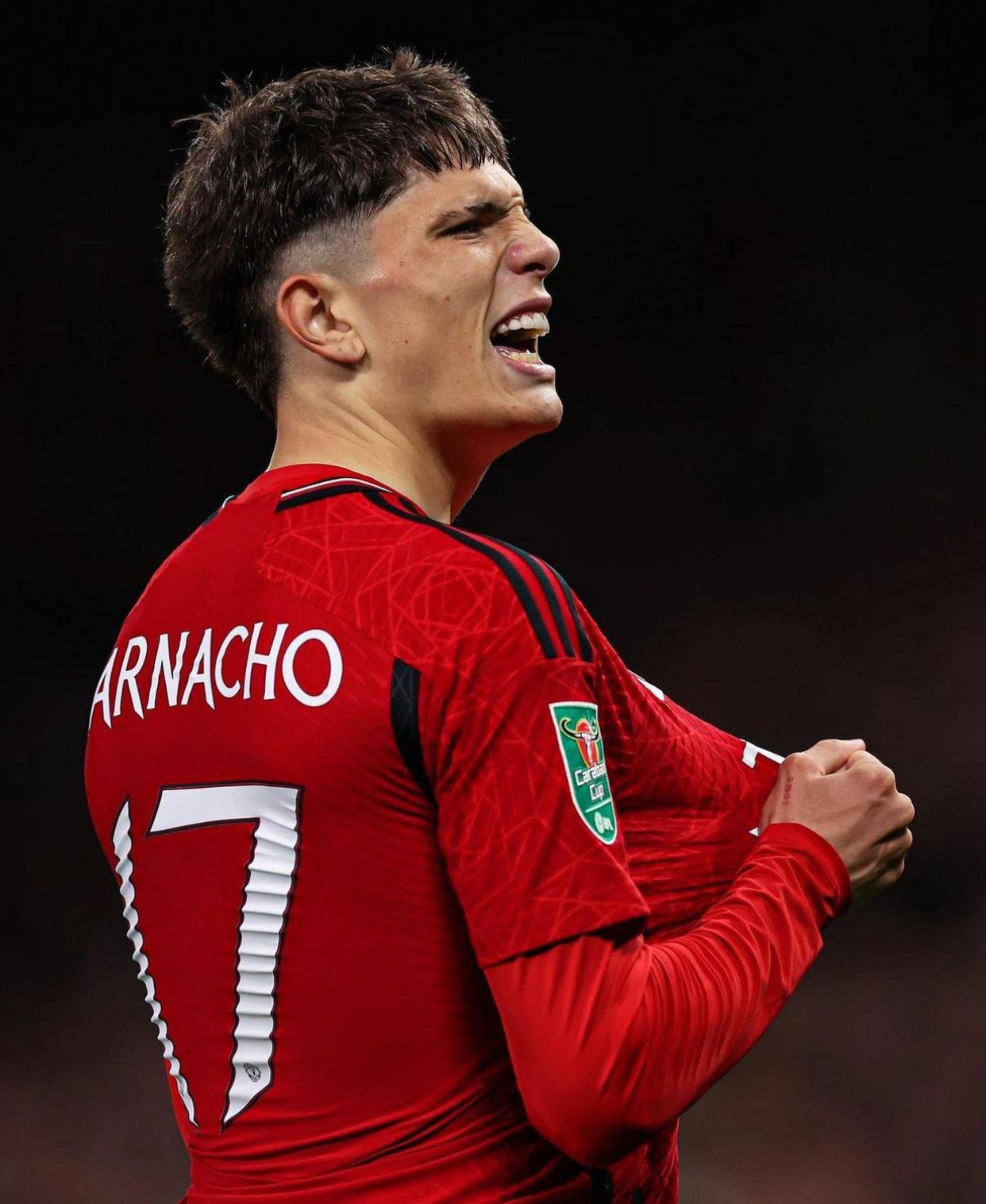 Kaiyun体育平台包含表现优异首场状态出色,曼联观众沸腾!,JackeyLove重返赛场气势如虹延续的词条